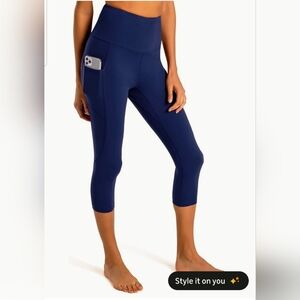 High-Waist Navy Capri Leggings with Side Phone Pocket